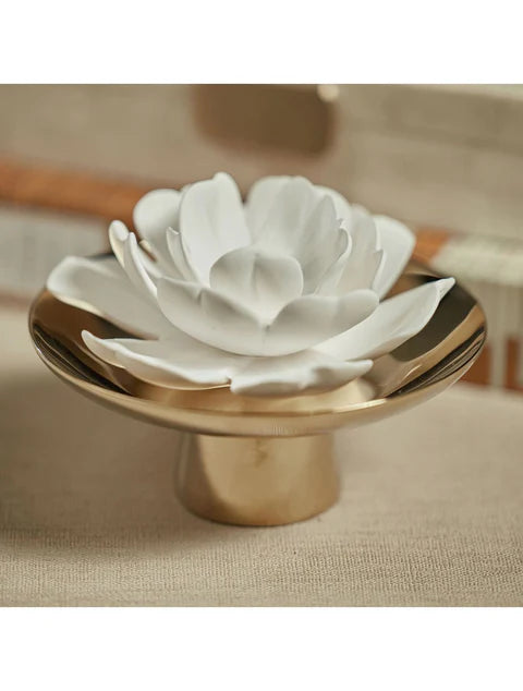 Calm white flower porcelain diffuser